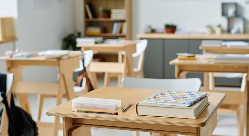 Elképesztő életmentés az iskolában – három elsős kisfiú mentette meg a fulladozott tanárnőt