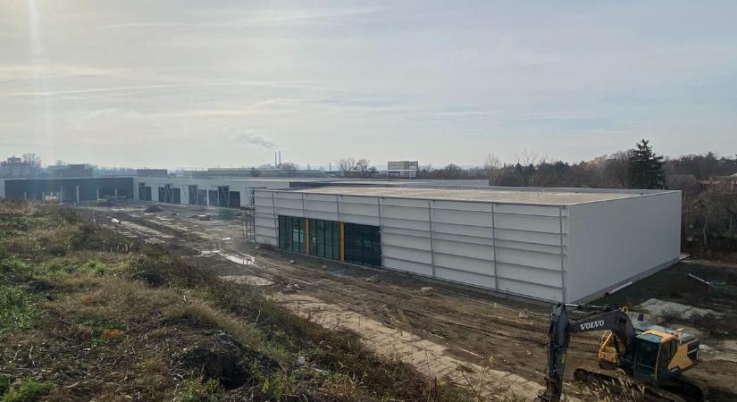 Ezért csúszhat új pécsi áruház építése, a másikról meg semmi hír