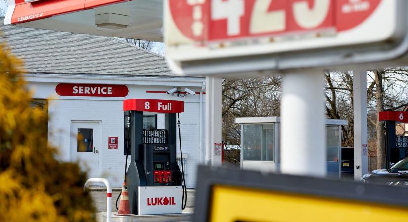 Most érkezett: lélegzetvételhez juthatnak az Oroszországon kívüli Lukoil-kutak
