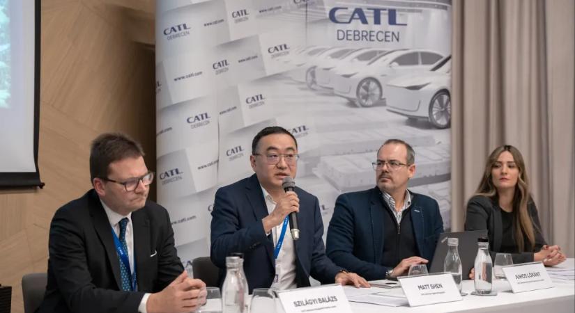 Már állnak a gyártósorok a CATL debreceni üzemében, hónapokon belül indulhat a sorozatgyártás