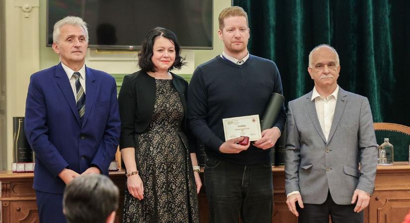 Véradók napja - Rájuk lehetünk büszkék, 100-szor is életet mentettek - fotók