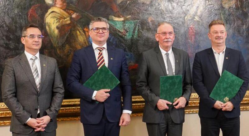 Együttműködési megállapodást kötött a Debreceni Egyetem és a Debreceni Nemzeti Színház a hallgatók „helyzetbe hozásáért”