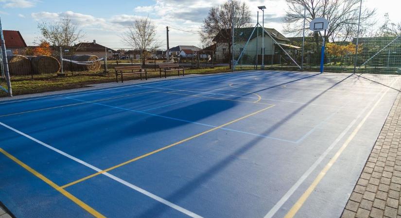 Átadták a térség egyik legmodernebb sportpályáját Kerekegyházán – fotó, videó