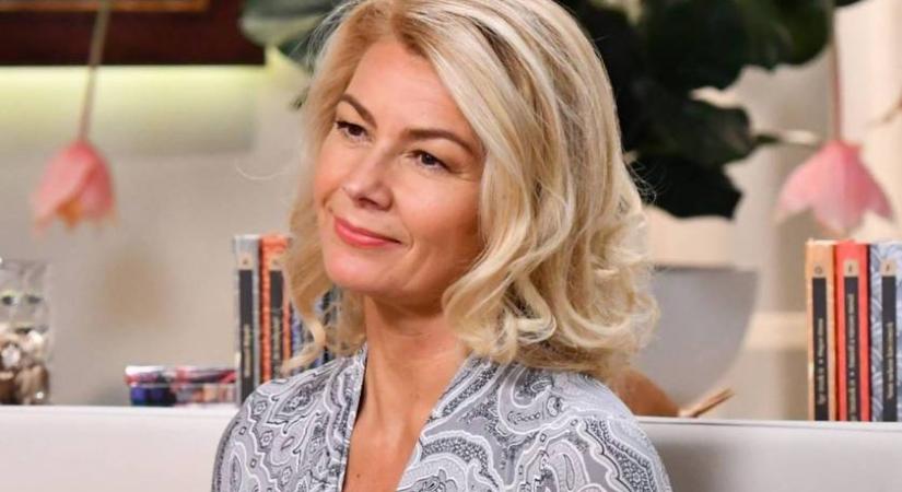 Az 55 éves Barta Sylvia miniruhában vs. mackóban: ekkora a különbség