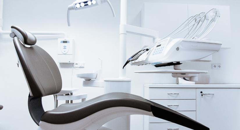 A fogorvosok illegális praxist folytató „kollégákra” figyelmeztetnek