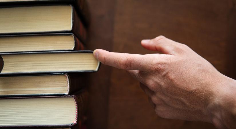 Elvesztett vagyon, meggyilkolt testvér és öngyilkos anya – megrázó élettörténetét mutatja be Ollé Szép Enikő