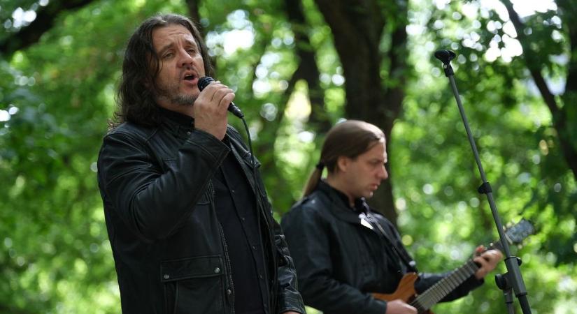 Adventi ajándékkoncerttel érkezik Zsombóra a Kormorán zenekar