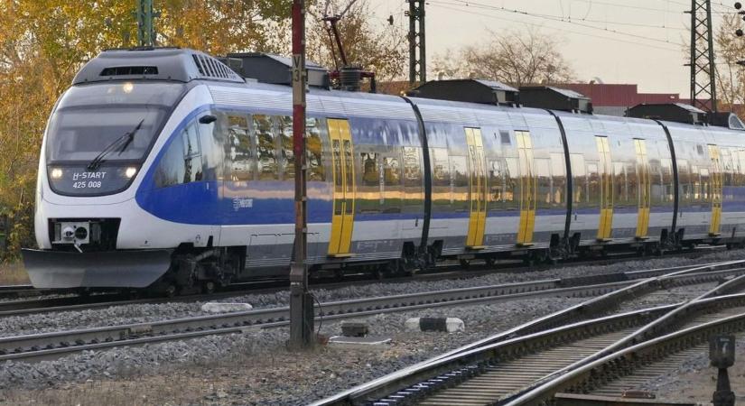 Rosszul lett egy utas a győri vonaton, késett a szerelvény