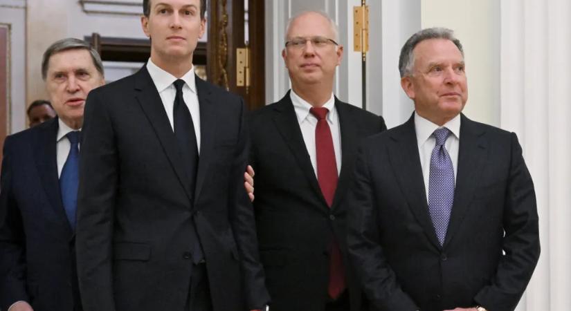 Mindenki Trumpnak udvarol, de a vejének és küldöttjének a túráztatás is kijutott Putyintól