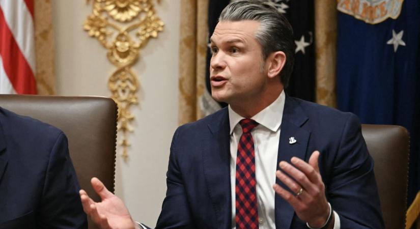 Ez nem hiányzott Trumpnak: hamarosan repülhet a kulcsminisztere