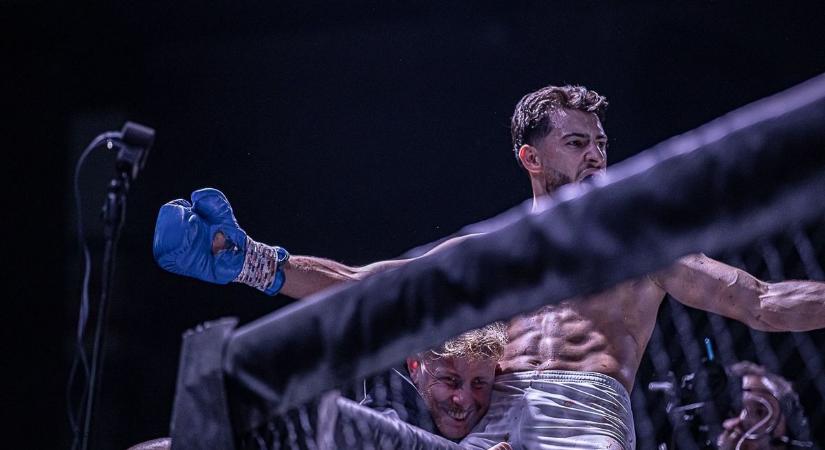 K.O. lett a vége: Trükkös rúgással találta el ellenfelét - durva képekkel