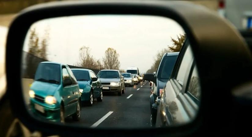 Óriásira duzzadt a kocsisor Szentendrén