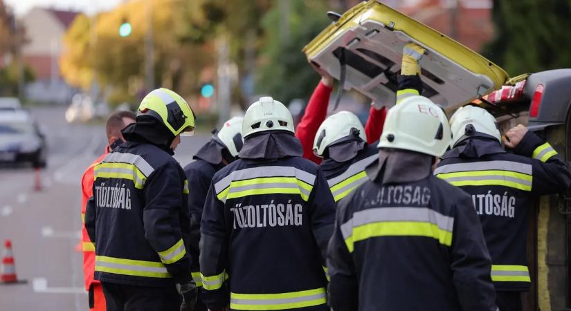 Hatalmas erővel csaptak fel a lángok a Nagy Lajos király útján, szirénáktól zeng az egész környék