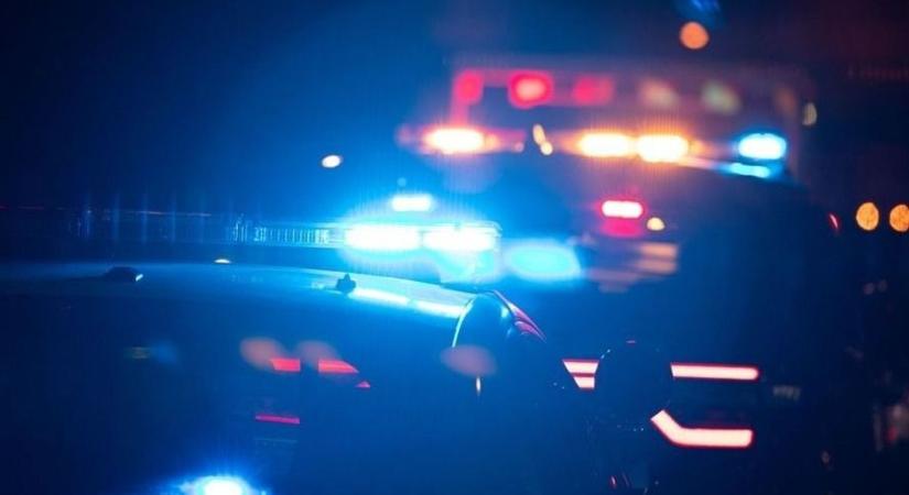 Karambolozott két autó Tatabányán, mentő is rohant a helyszínre