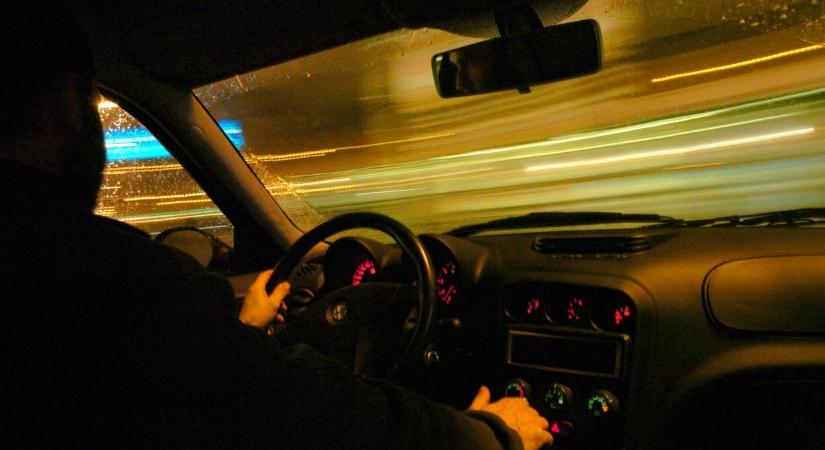 Ön is így vezet? Alzheimer-kór is megbújhat a háttérben