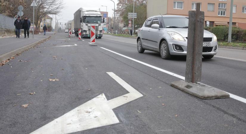 Új forgalmi rend és buszsáv a Horvát István utcánál (galéria)