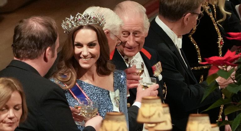 Olyan vacsorát rendezett Károly király és Kamilla, hogy a világ azóta is a kulisszatitkokat boncolgatja