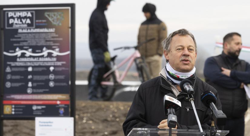 Újra műteni kellett Révész Máriusz kezét