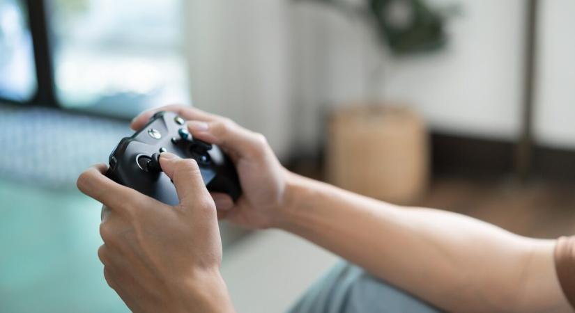 A fiatal barátnő azt akarja, ne videojátékozzon a párja, mert neki nincs hobbija