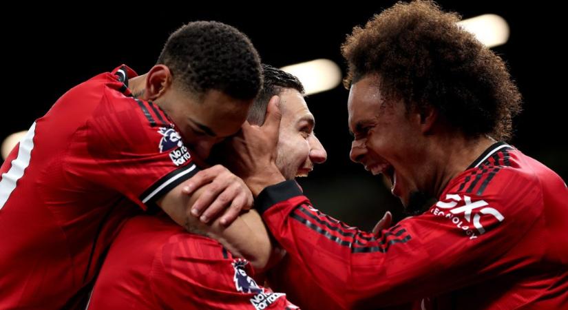 Ilyen gólt még nem láttak az Old Traffordon, de csak egy pontot ért