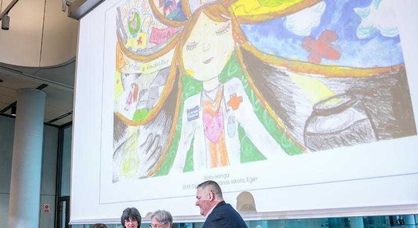 Rajzokat díjaztak: így látják a gyermekek az orvosukat