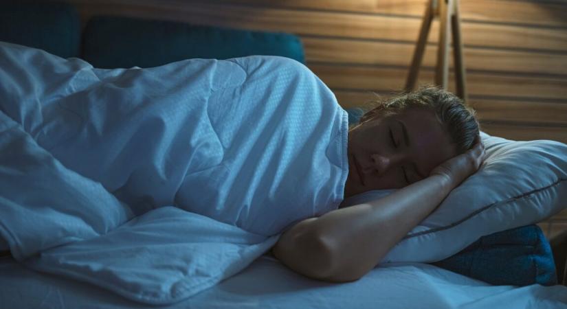 Miért ébredünk fel hajnalban? Alvásszakértők tanácsai a 4 órás ébredések ellen