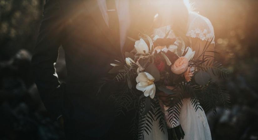 Érik a botrány a nagy nap előtt – a menyasszony kizárná vőlegénye egyik női barátját