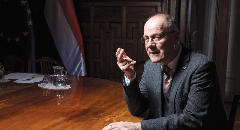 „Visszajött a politika Magyarországra. Hála a jó égnek!” – Navracsics Tibor a Mandinernek