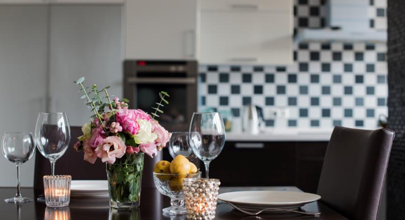 Ez a 4 legrosszabb dolgot, amit az étkezőasztalra tehetsz - inkább ezzel helyettesítsd