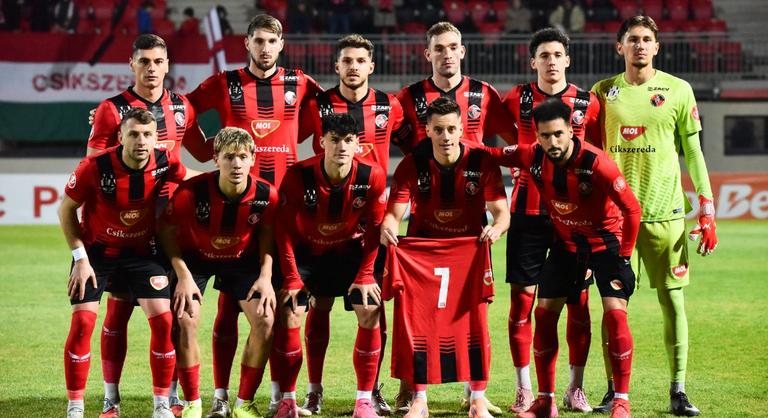 Megsérült a mérkőzésen, mentőhelikopterrel vitték kórházba az U17-es labdarúgót