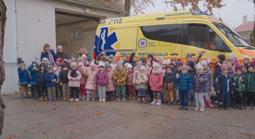 Óvodások hódították meg a dunavecsei mentőállomást