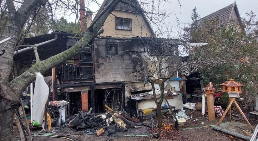 Hatalmas lángok csaptak fel Oroszlányban, helyszíni fotókon a pusztítás