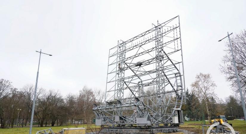 Megelégelte a 30 ezres vidéki város, bejelentette a polgármester: elbontják a naperőművet, végleg eltűnik - fotók