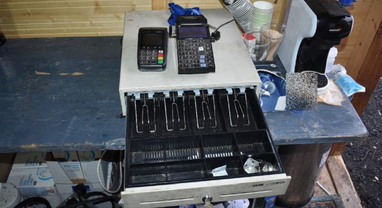 Feltörték az adventi vásár faházait Csornán