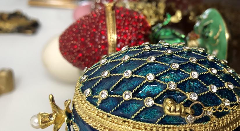 Végül csak "előkerült" a Fabergé-tojásmedál a tolvajból