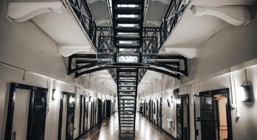 Agyonverhettek egy rabot a veszprémi börtönben