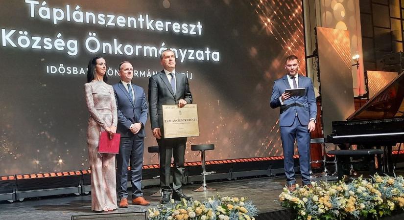 Országos elismerés: Táplánszentkereszt az Idősbarát Önkormányzat Díj büszke birtokosa