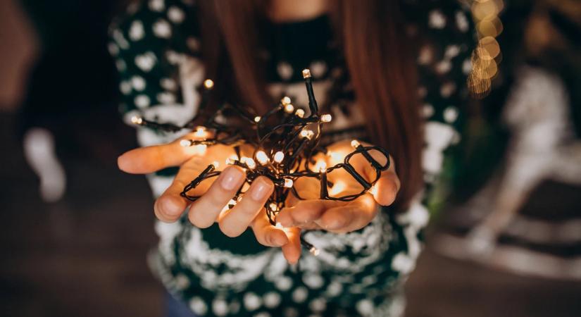 A karácsonyi fények pszichológiája: miért tesz boldoggá a ragyogás?