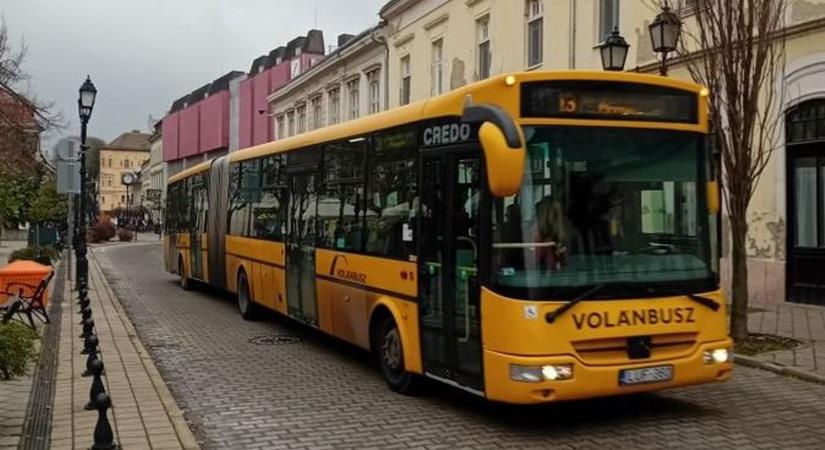 Péntek délután a győri buszsofőrök Mikulása meglepetéssel várja az érdeklődőket
