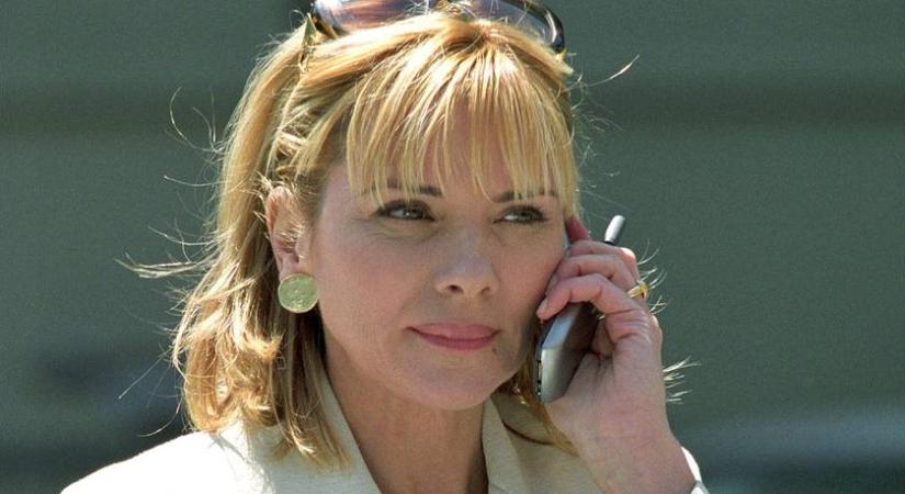 A Szex és New York Samanthája ilyen szép menyasszony volt: a 69 éves Kim Cattrall 14 évvel fiatalabb férfihoz ment hozzá
