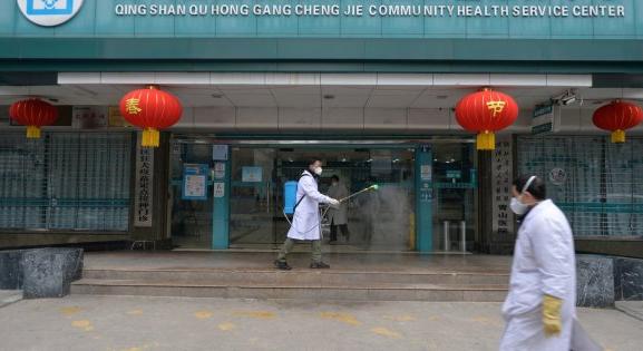 Koronavírus: kínai áldozatok hozzátartozóit nem engedik beszélni a WHO szakértőivel