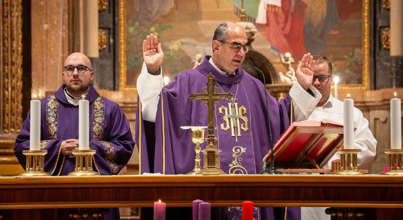 Ünnepre hangolva: megkezdődtek a hajnali szentmisék a Székesegyházban