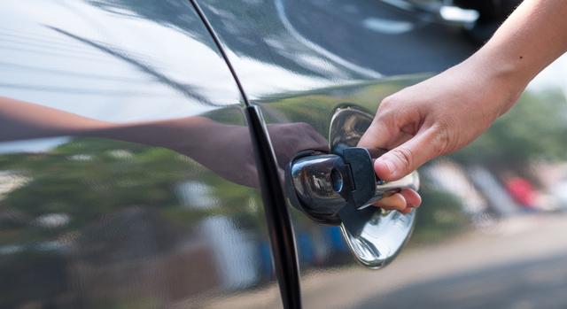 Egerben találták meg a lopott autót, már hiányosan