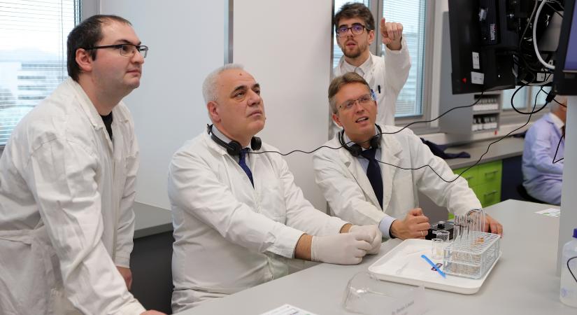 A kémiaoktatás új korszaka az ELTE-n kezdődik – átadták a SuperSmartLab-et