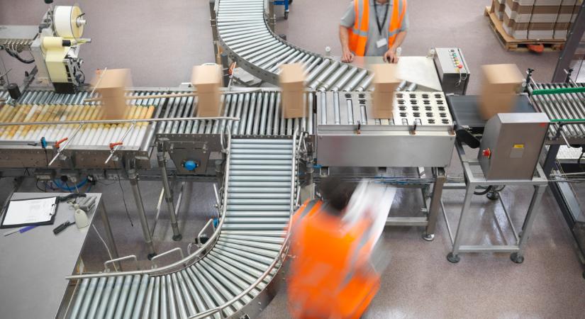 Zuhan a termelés, drágulnak a termelői árak: rosszul indul a december a magyar iparnak