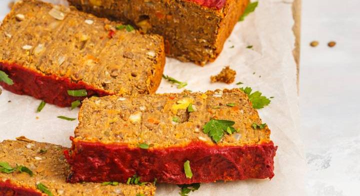 Sütőben sült lencsevagdalt: fűszeres, húsmentes ünnepi fogás