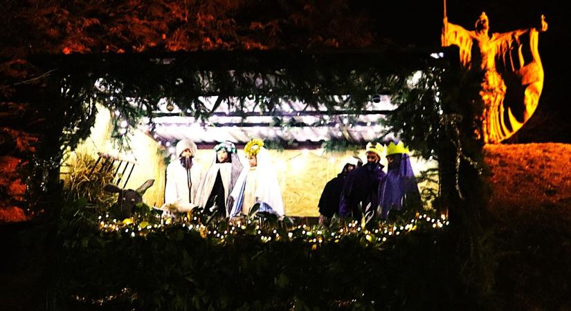 Megújult a betlehem: csodás élmény a körforgalom mellett (galéria)