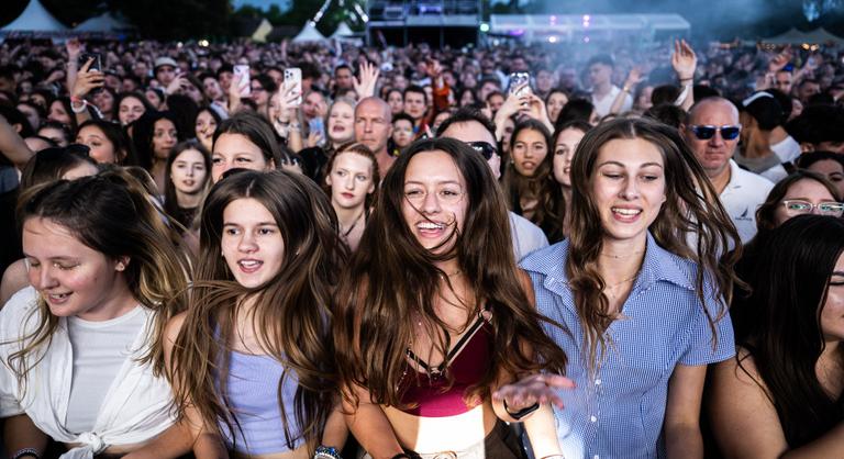 Azahriah, Pogány Induló és Beton.Hofi is ott lesz Sopronban