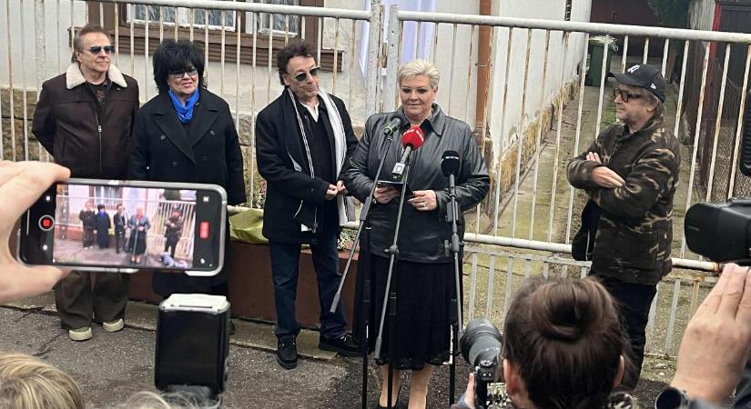 Emléktáblát kapott a Hungária együttes Rákospalotán