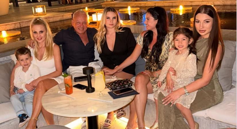 Balogh Levente felesége friss fotón: Brigitta 4 éves kisfiukkal mosolyog a ritka családi képen